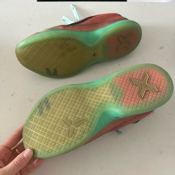 Kobe Sneakers - Picture 2 of 5